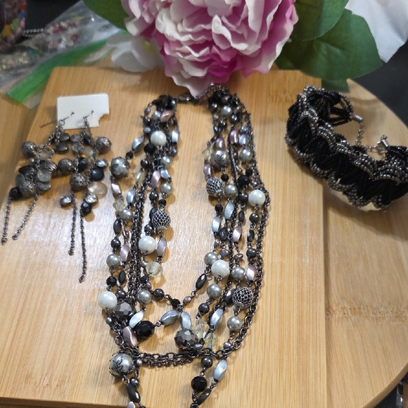 Jewelry - Multi-Chain Pearl Jewelry Set